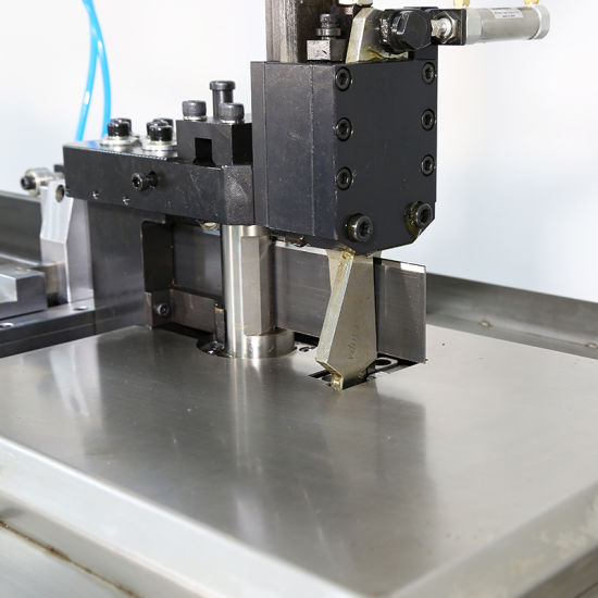 Machine automatique multifonctionnelle de cintreuse de représentation stable de Shenzhen pour la fabrication de découpage