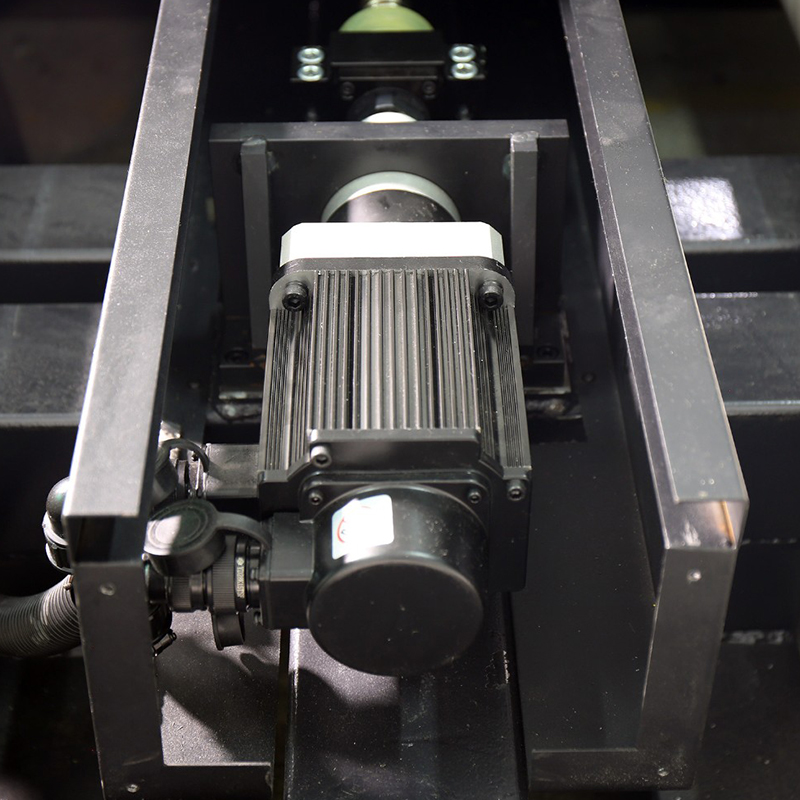 Bonne Performance de sécurité CO2 Générateur de coupe en contreplaqué Machine de coupe laser