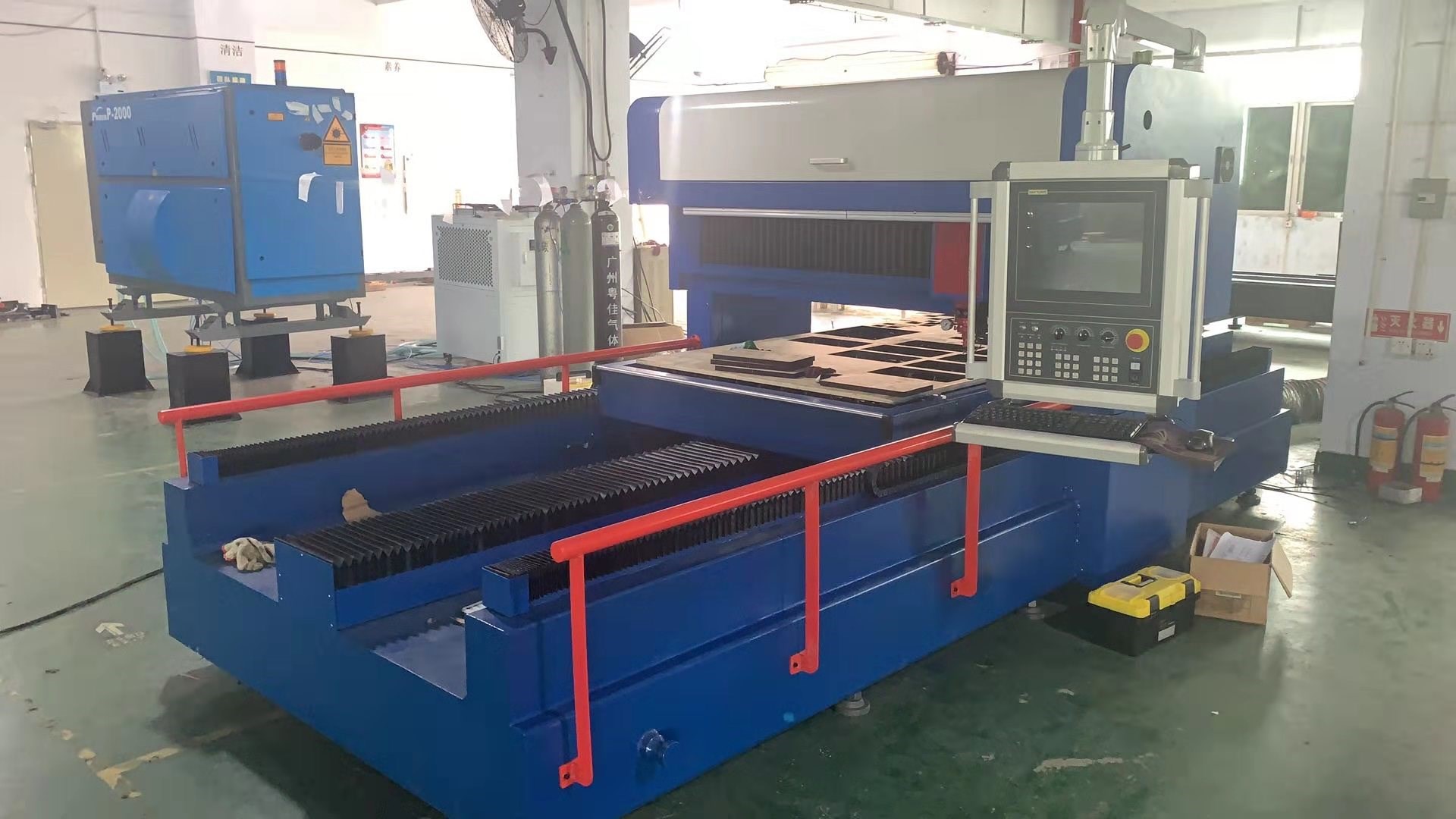 Machine de découpe laser CO2 2000W pour la fabrication de matrices en bois ...