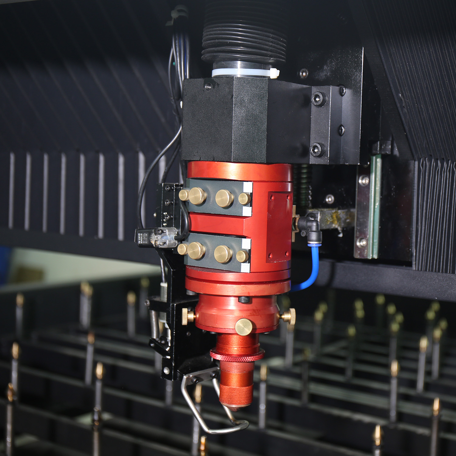 Machine de découpe laser CO2 en bois plate et rotative pour la fabrication de panneaux